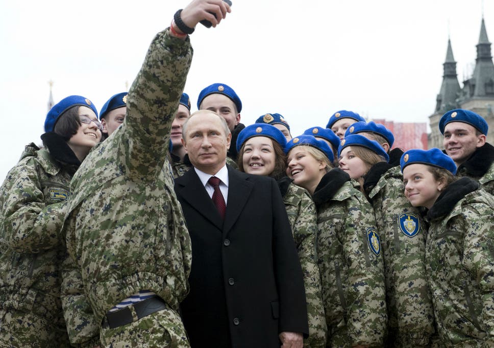 Image result for putin soldiers using smartphone