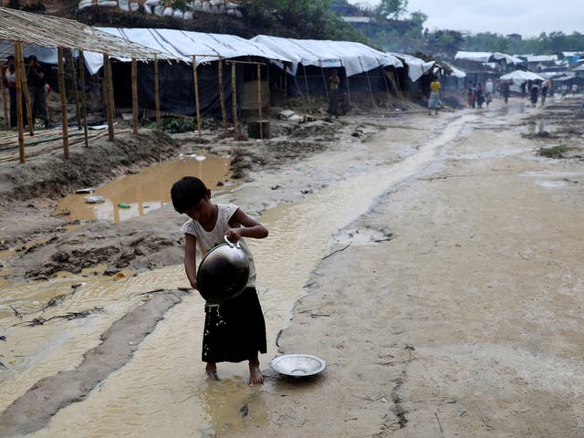A Rohingya refugee child washes utensil in the in the Balukhali refugee camp in Cox's Bazar, Bangladesh
