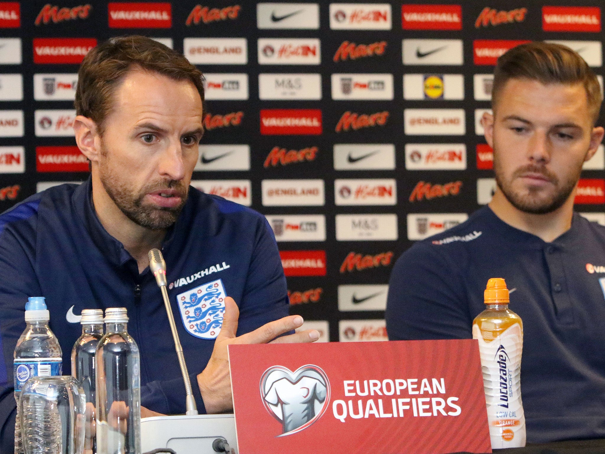 Gareth Southgate with Jack Butland who starts for England against Lithuania