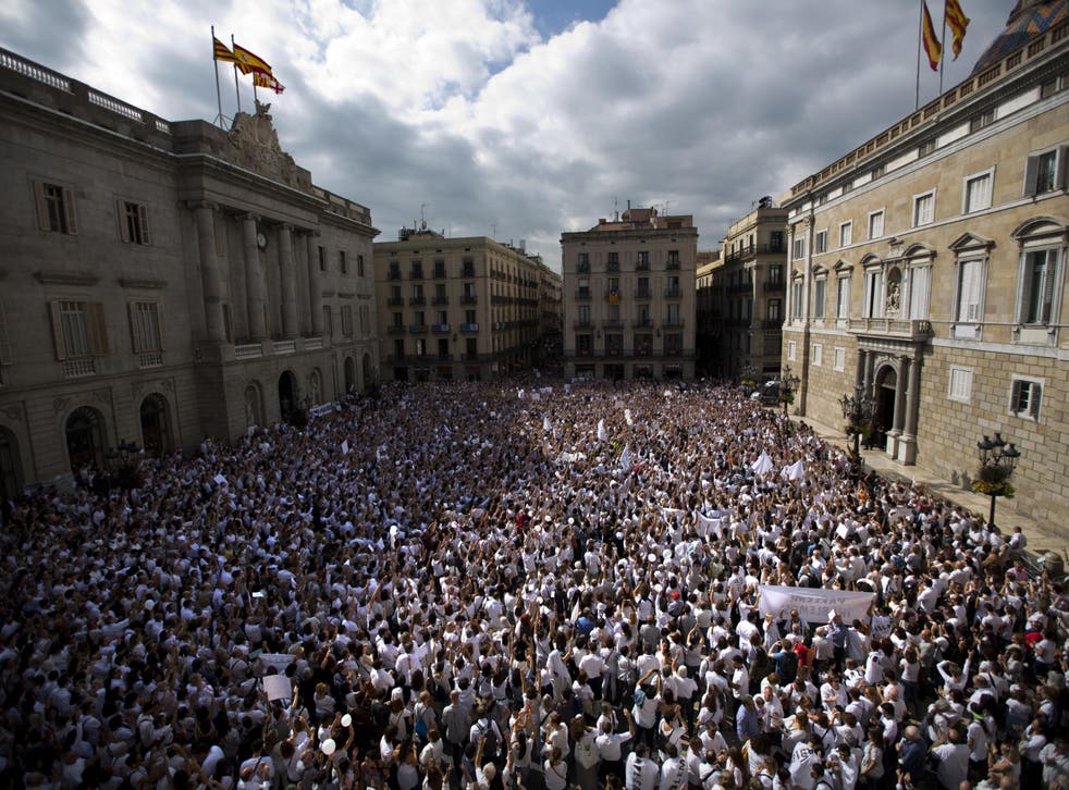 Thousands gathered in Barcelona wearing white and carrying doves as a symbol of their desire for a peaceful solution to the Catalonia crisis
