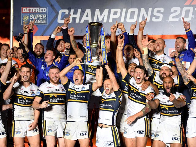 Leeds sealed an eighth Super League crown with a stunning victory over Castleford