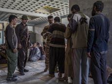Isis fighters surrender en masse after vowing to fight or die