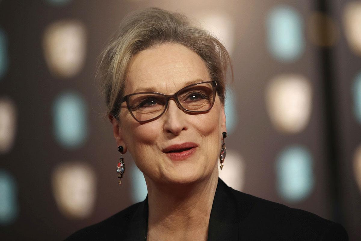 Thousands of Star Wars fans are calling for Meryl Streep to take on the role of General Leia