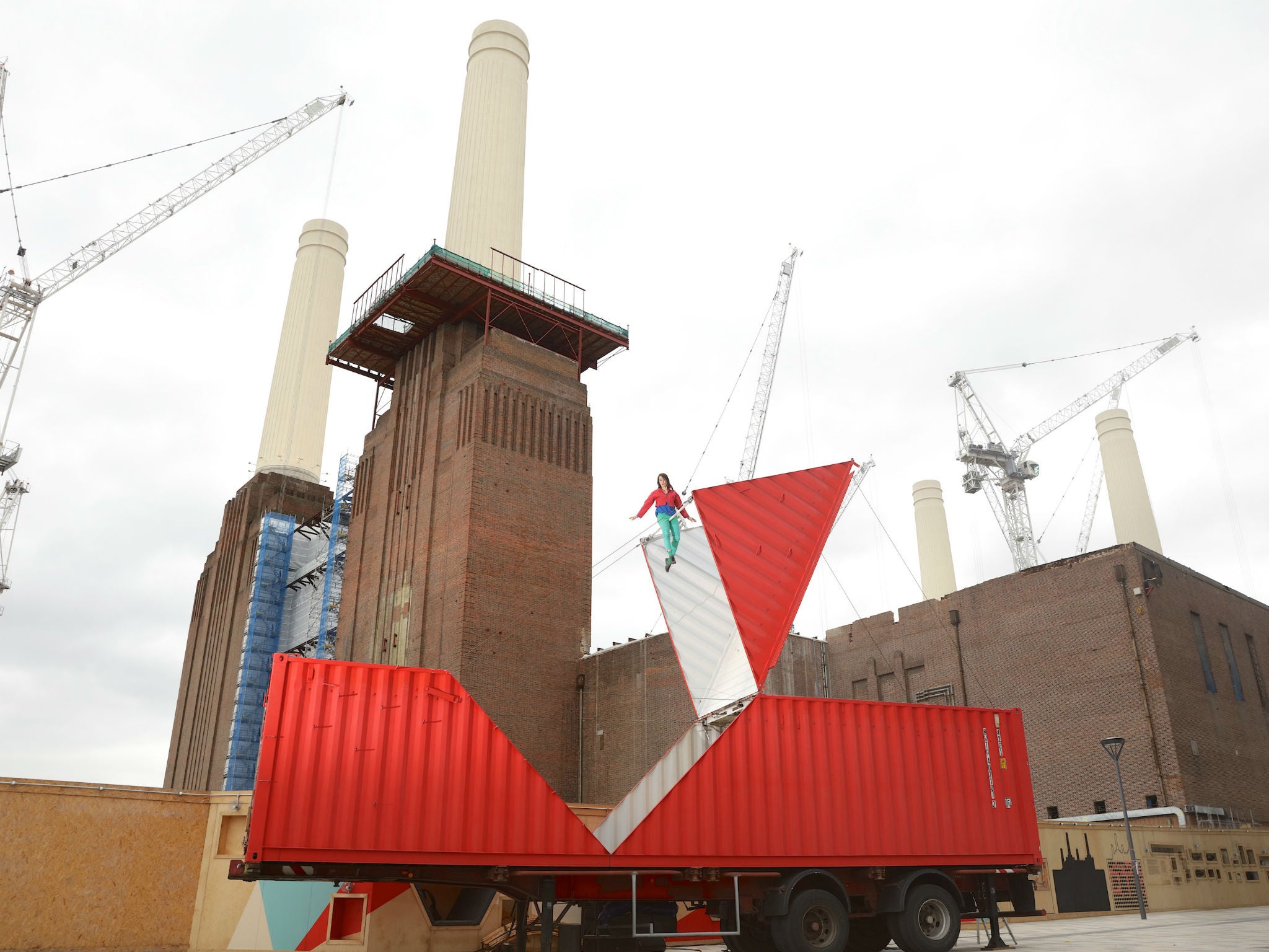 Satchie Noro performs 'Origami' at Battersea Power Station