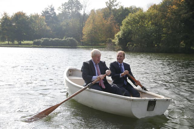 Boris Johnson takes the Czech Republic deputy foreign minister Ivo Sramek out for a paddle at Chevening