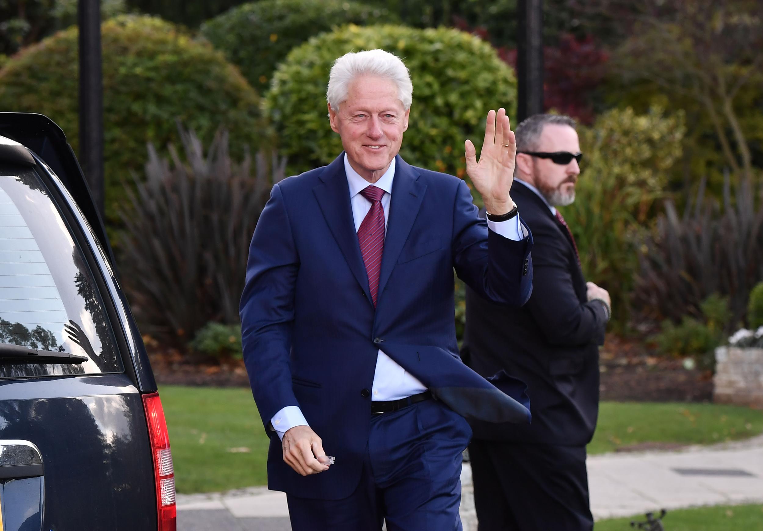 Bill Clinton attends talks at Stormont amid ongoing impasse between Northern Ireland's political parties
