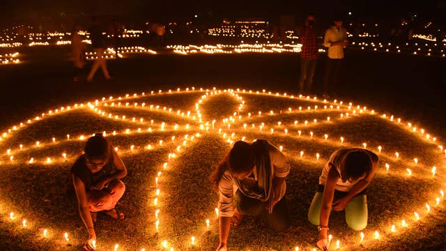 Diwali 2019 When Is The Festival Of Lights And How Is It Celebrated Around The World The Independent The Independent