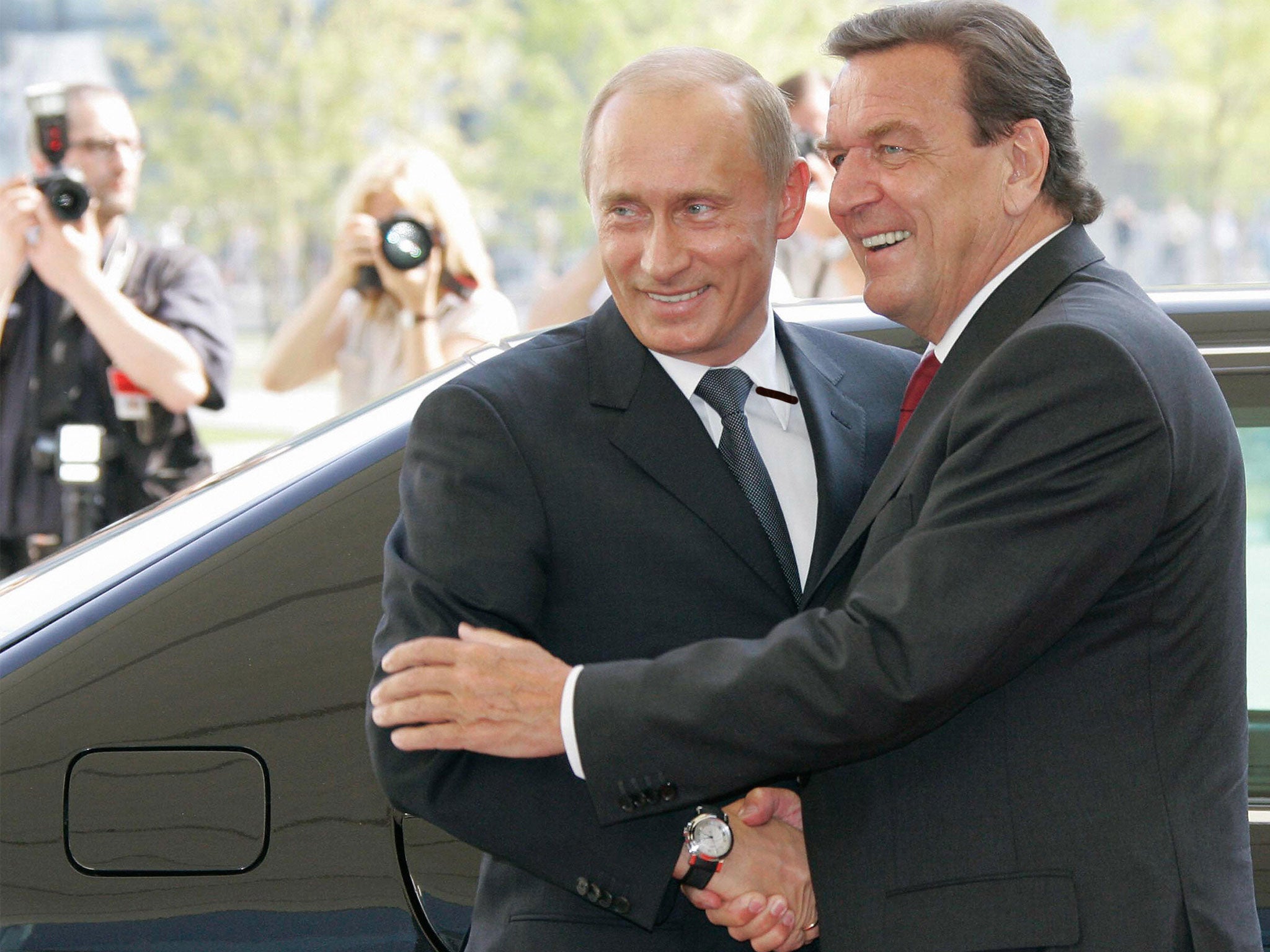 Gerhard Schroeder greets Vladimir Putin in 2005 in Berlin