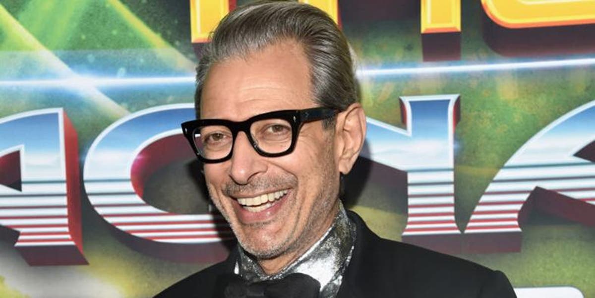 Jeff Goldblum shares the perfect explanation behind his iconic shirtless scene in Jurassic Park