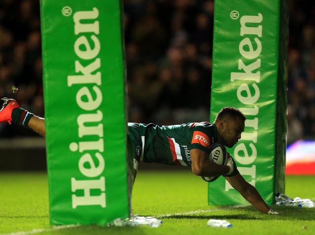 Telusa Veainu of Leicester Tigers scores a try