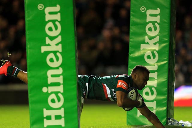 Telusa Veainu of Leicester Tigers scores a try