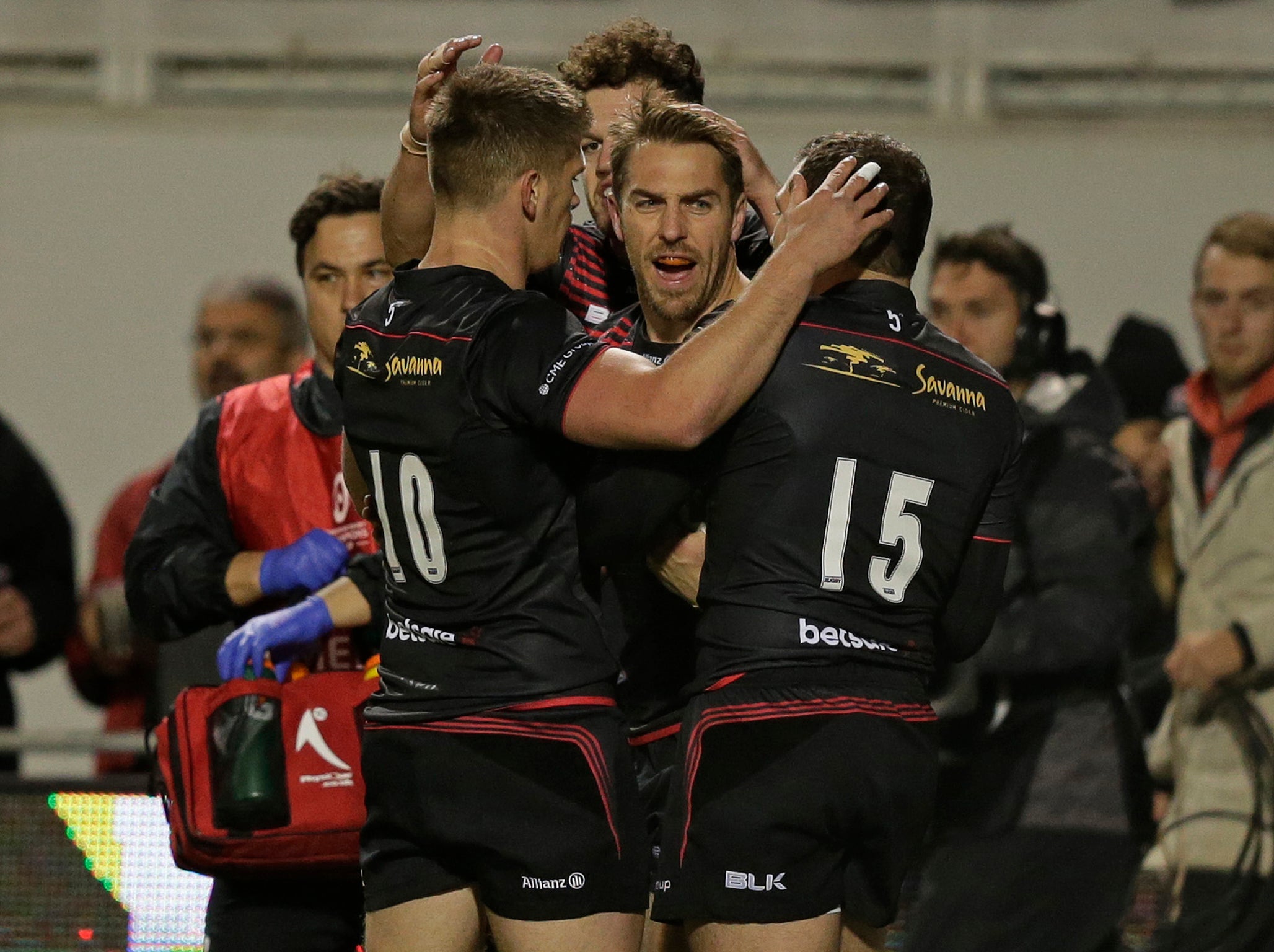 Saracens recorded their 20th unbeaten match in the Champions Cup with a 36-34 win over Ospreys