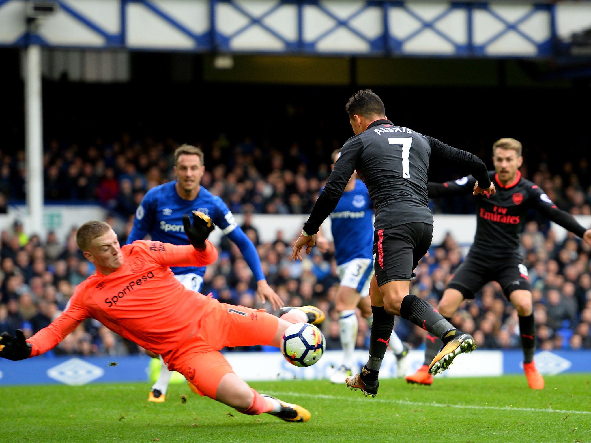 Pickford blocks a shot from Alexis Sanchez