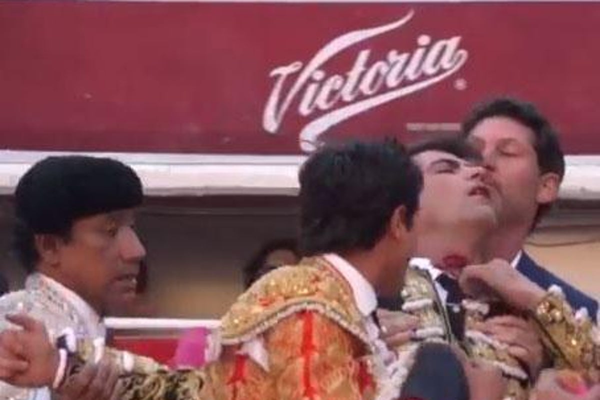 Bull gores matador through the neck in brutal fight | The Independent ...