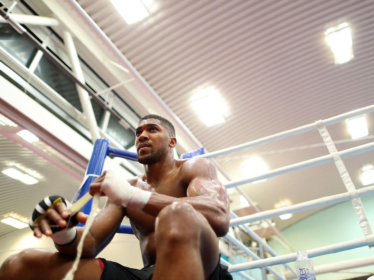 What it takes to make boxing shorts for Anthony Joshua - BBC News