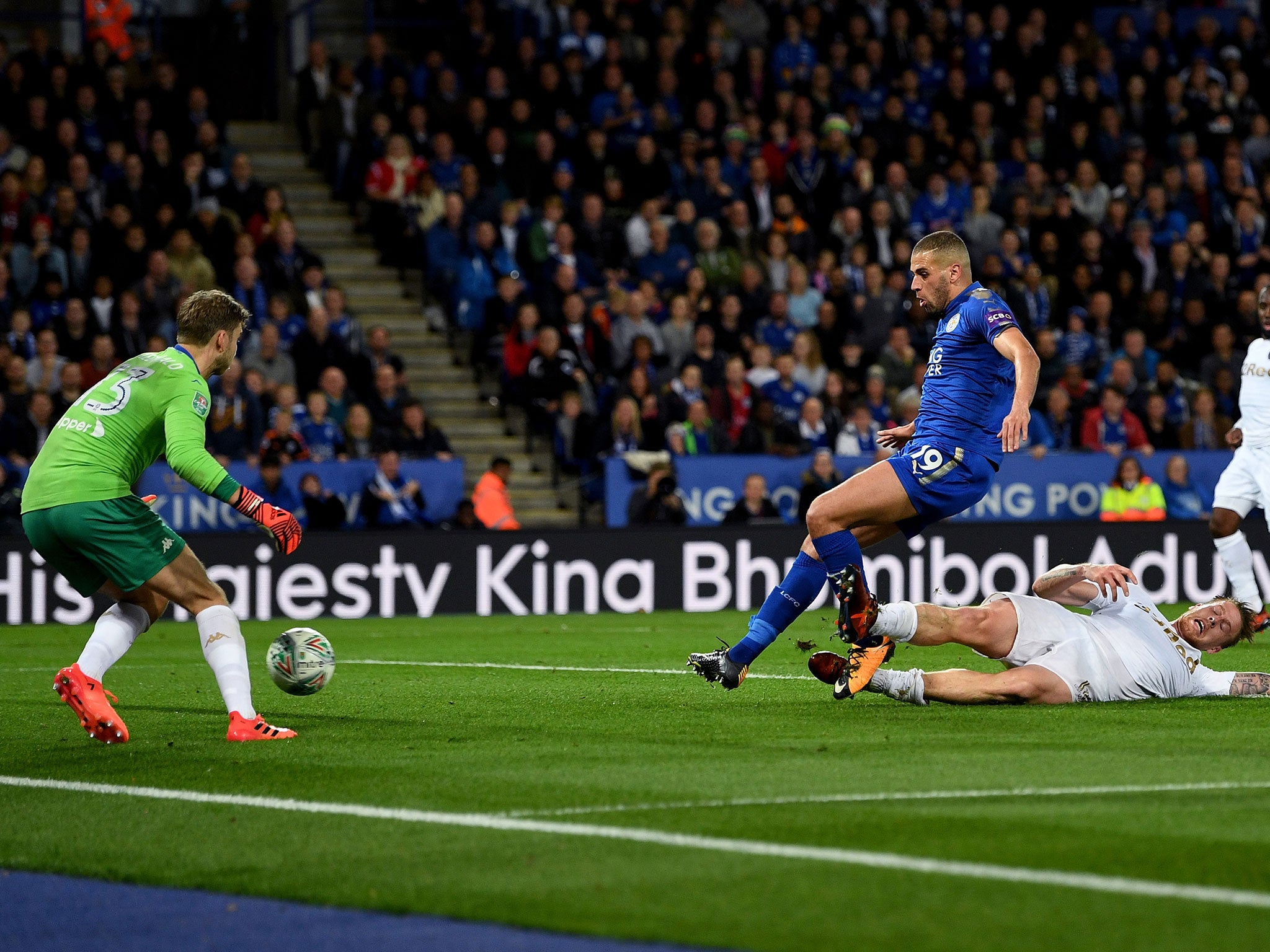 Slimani hits Leicester's second for his fourth goal of the season