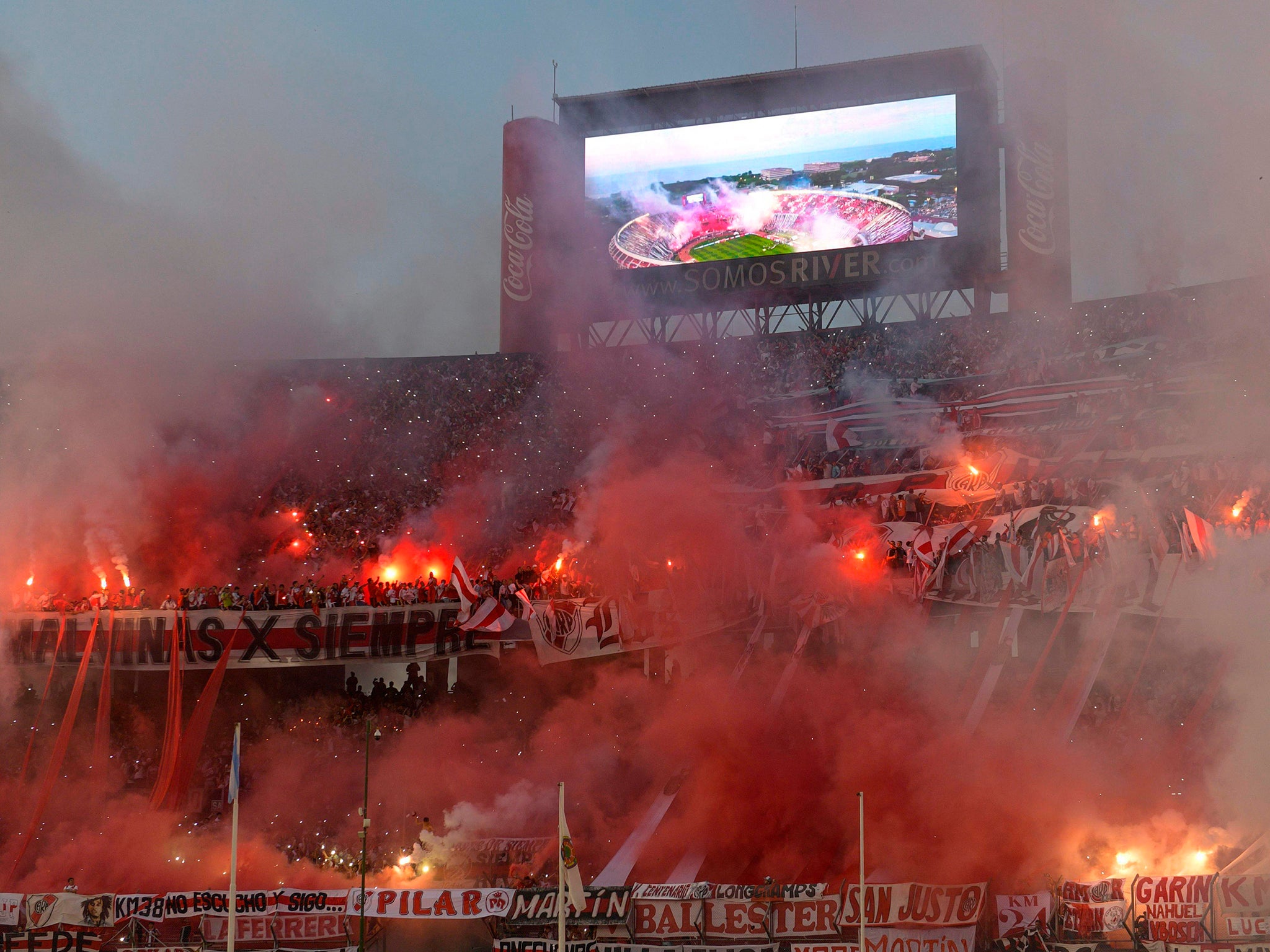 Por fogos de artifício contra o Boca Juniors, River Plate é punido