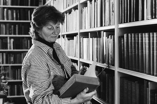 Well-read: Iona Opie browses her library at home in Hampshire, 1982