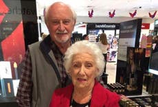 Elderly man learns to do wife's makeup before she turns blind