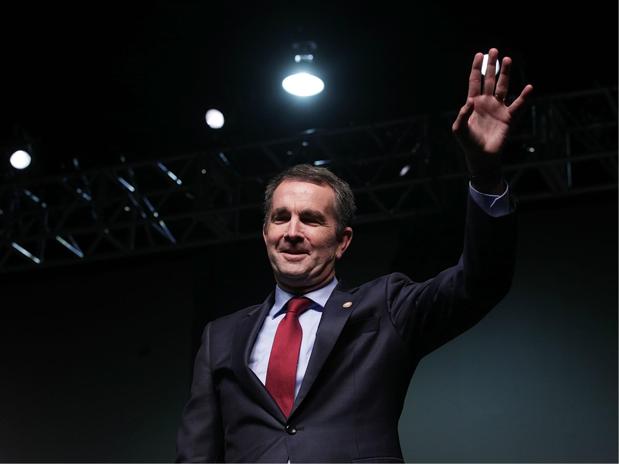 Democratic gubernatorial candidate and Virginia Lieutenant Governor Ralph Northam waves during a campaign event at 19 October 2017 in Richmond, Virginia.