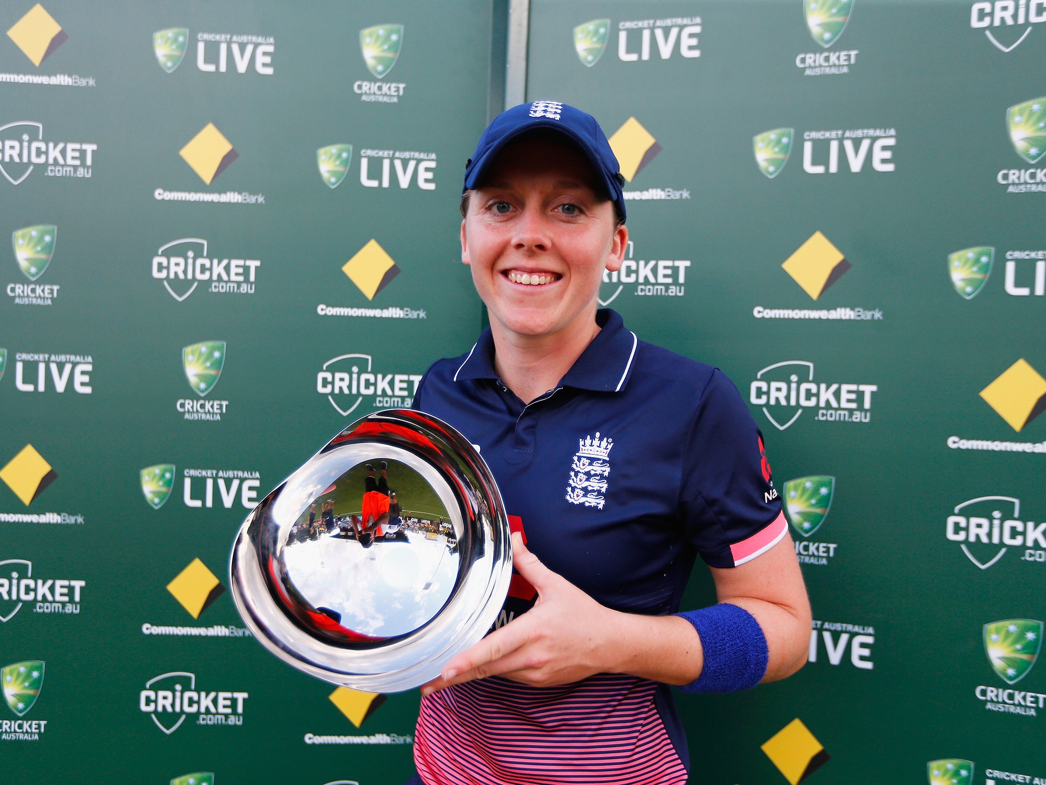 Heather Knight led the way for England with an unbeaten 88 off 80 balls