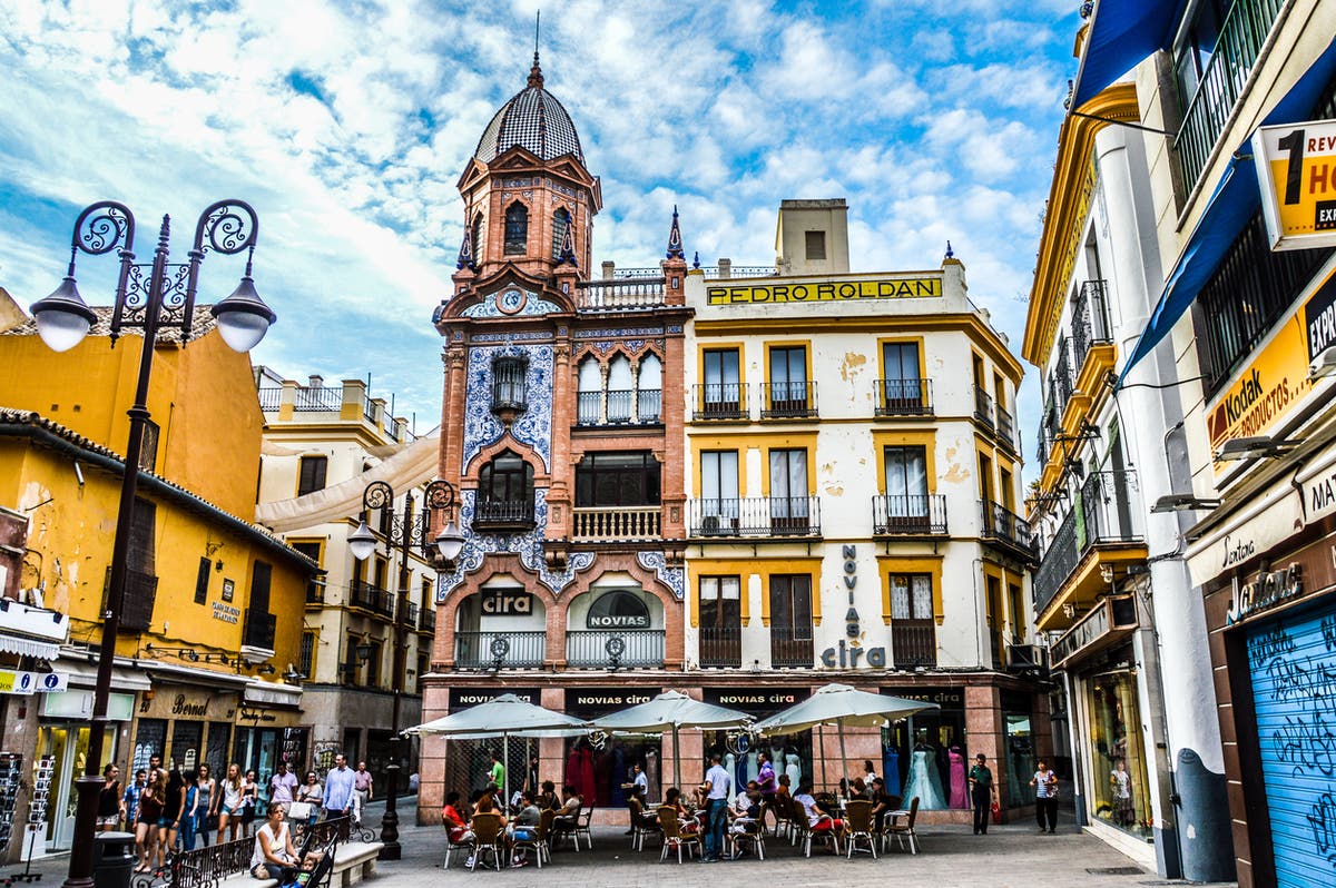 Seville Cuts Water to 5,000 Illegal Tourist Flats