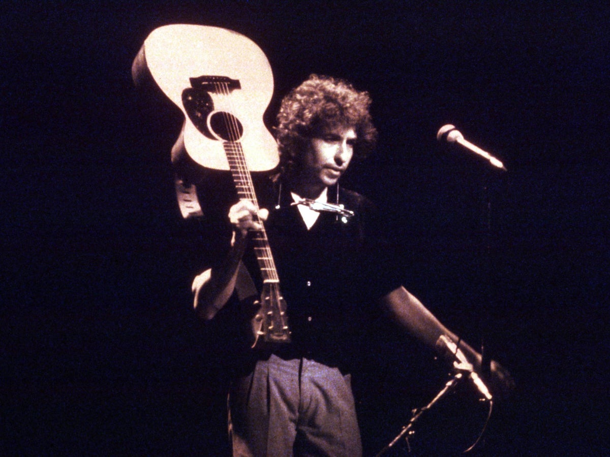 Bob Dylan - a Brief Biography