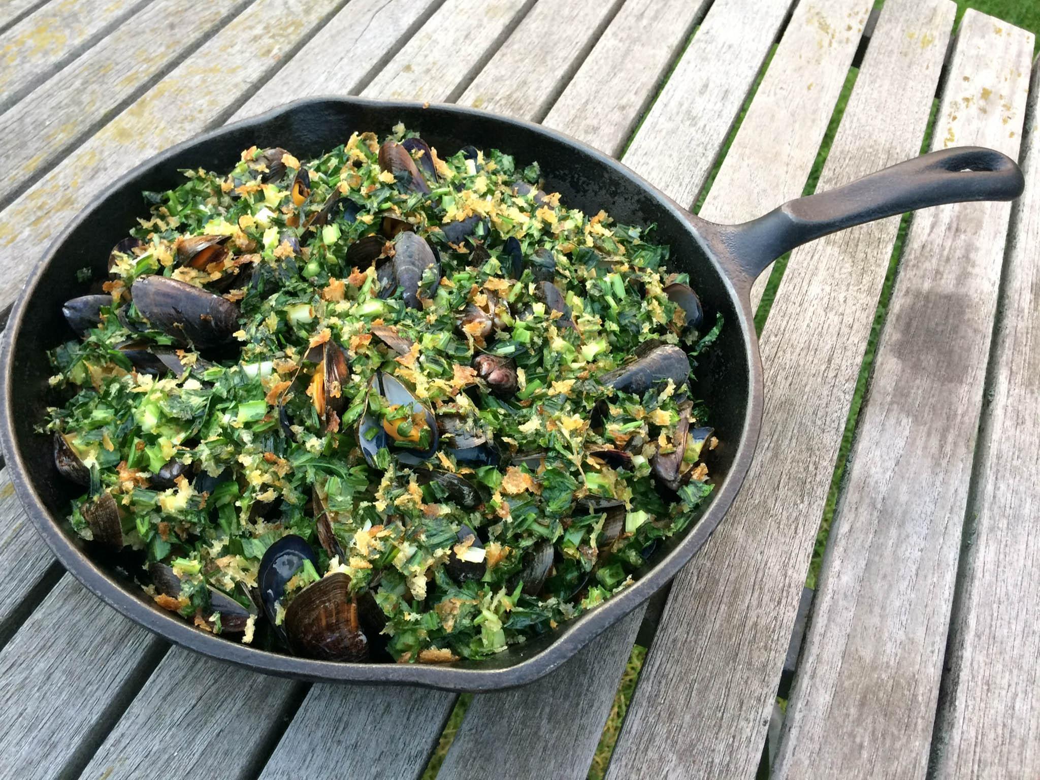 Mussels cooked in parsley crumb