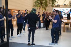 Man who was at front of Apple Store queue couldn’t buy new iPhone