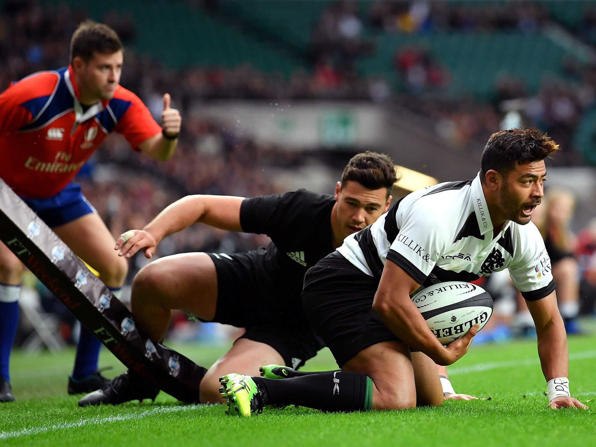 Richie Mounga scores the Barbarian's first try