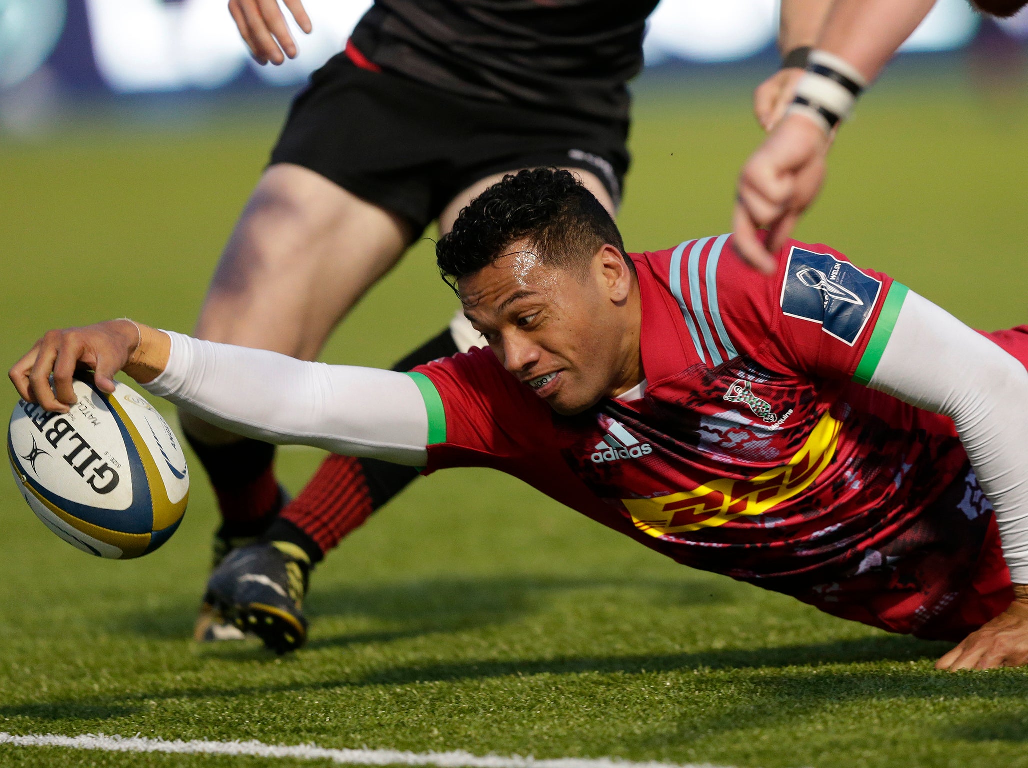 Alofa Alofa of Harlequins scores a try