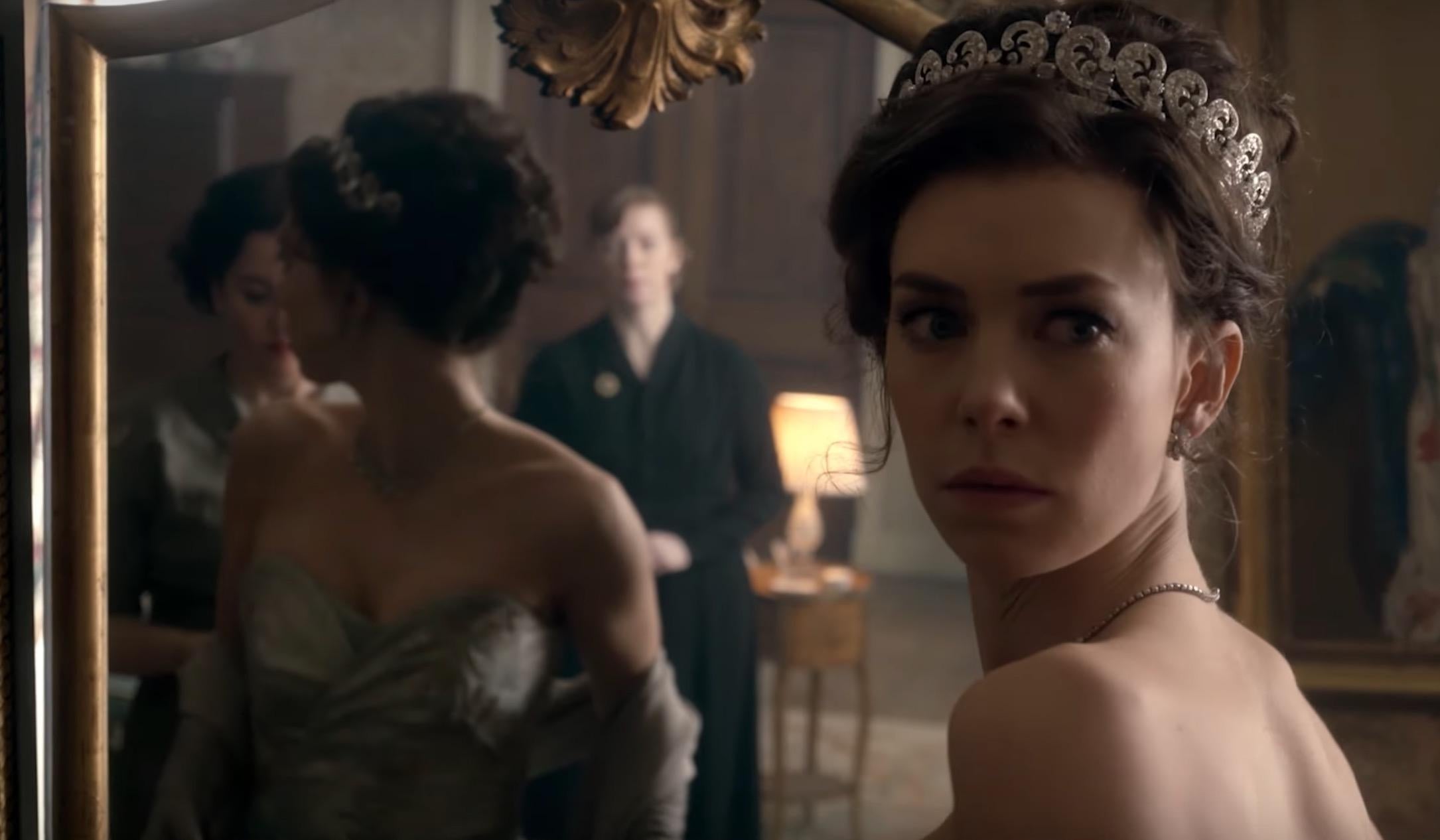 The Crown Season 2 First Full Trailer Teases Teases The Queens Meeting With John F And Jackie 