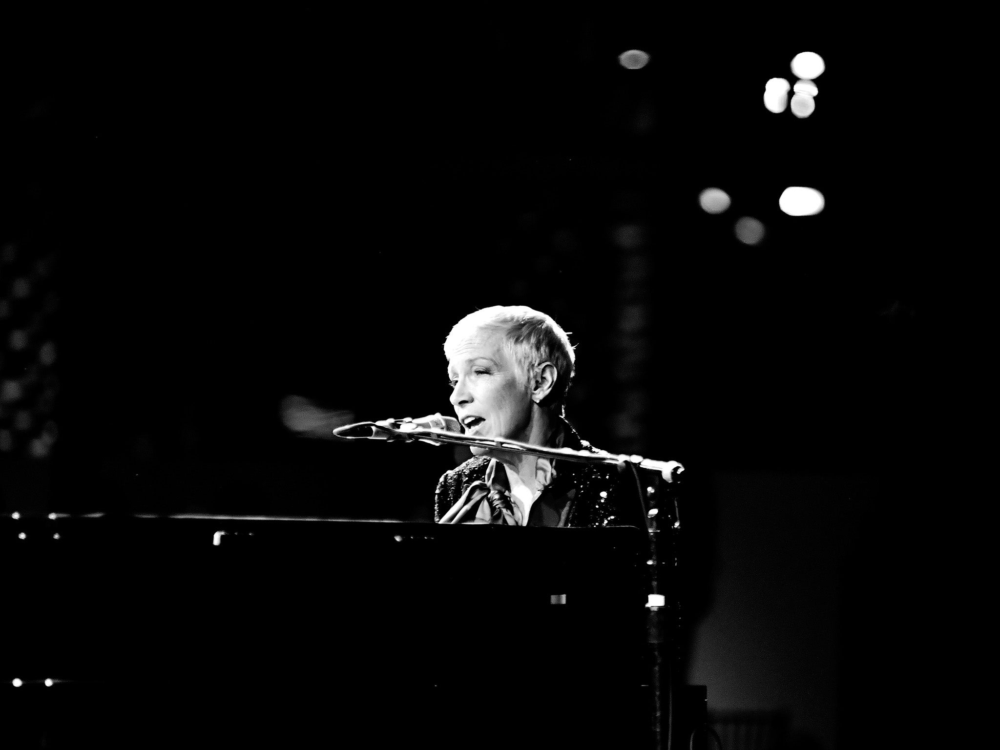 Lennox performs at a Los Angeles County Museum of Art gala on Saturday (Getty)