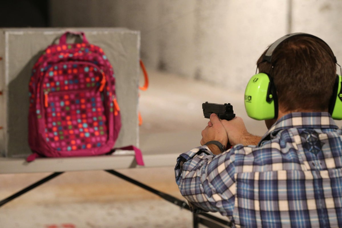 Florida school starts selling $120 bulletproof backpack panels to ...