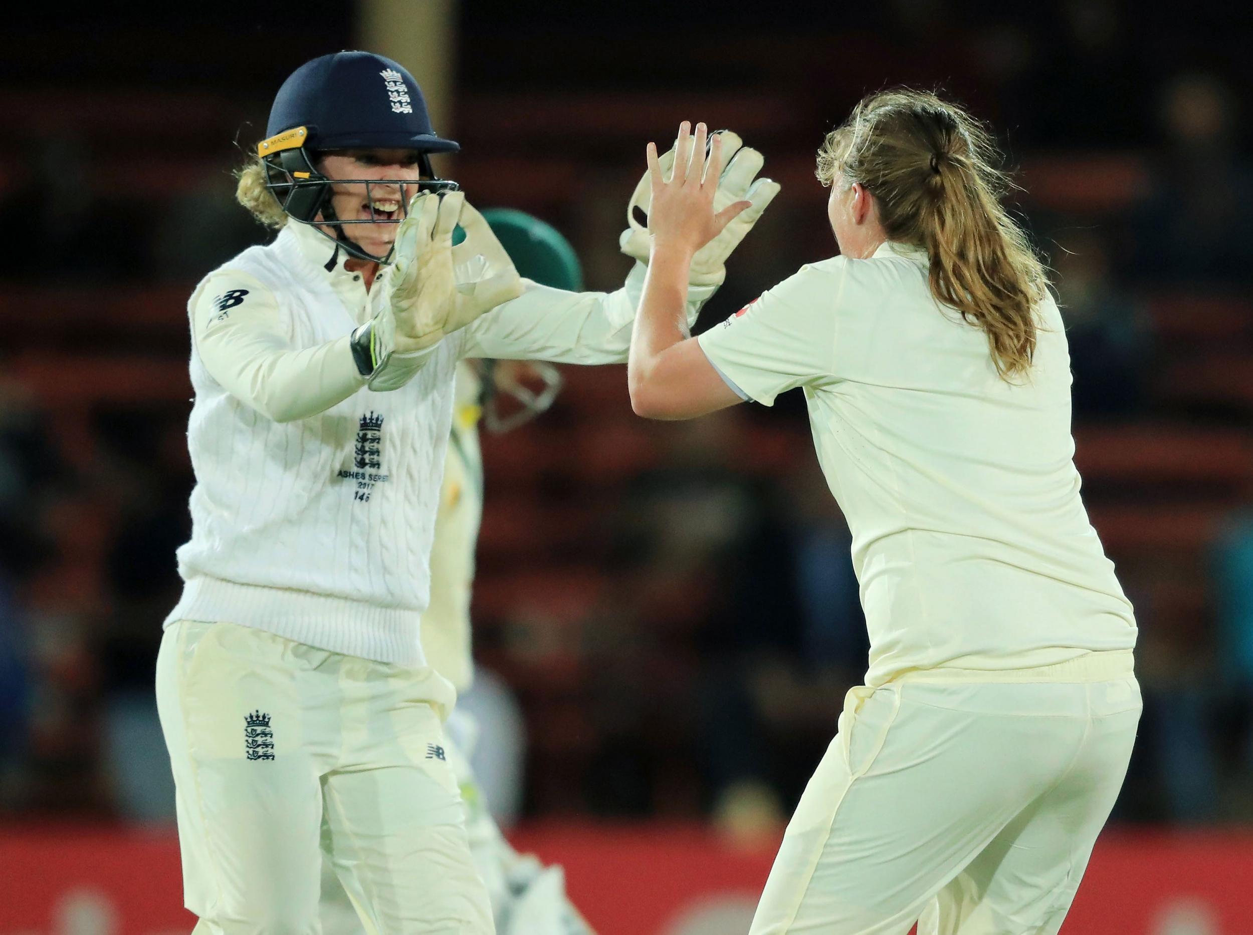 &#13;
Sarah Taylor took a stunning catch to remove Elyse Villani &#13;