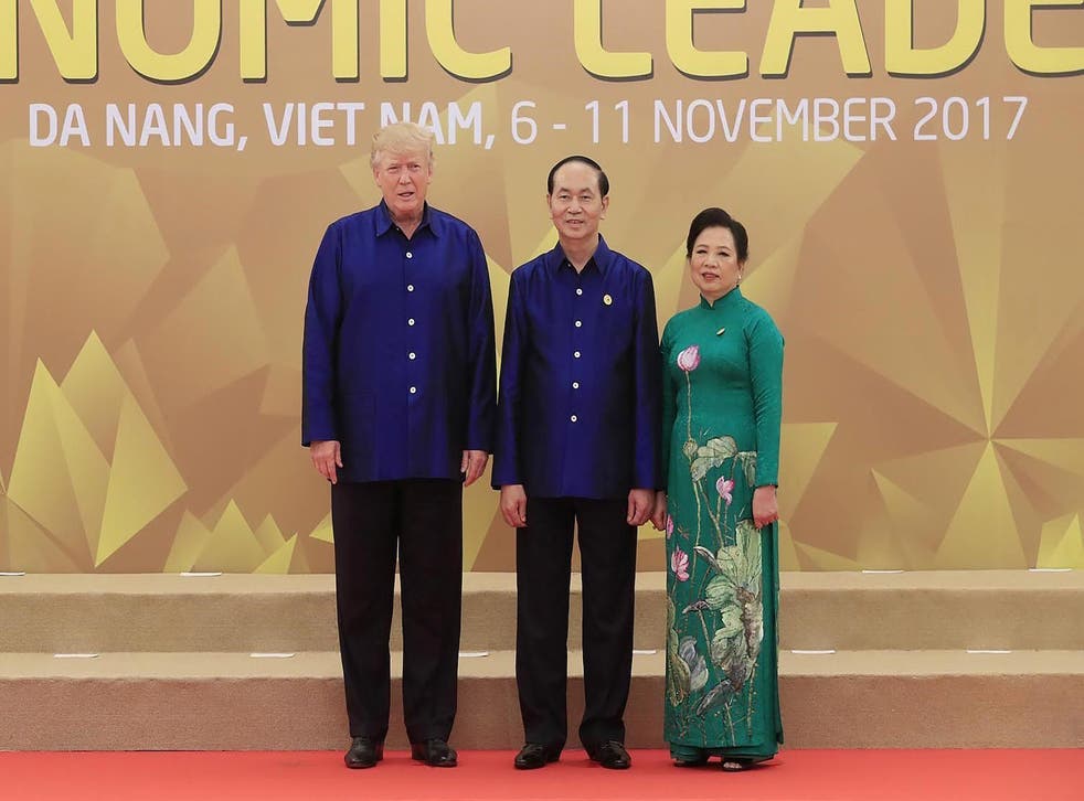 US President Donald Trump (L) poses with Vietnams President Tran Dai Quang as his wife (STR/AFP/Getty Images)