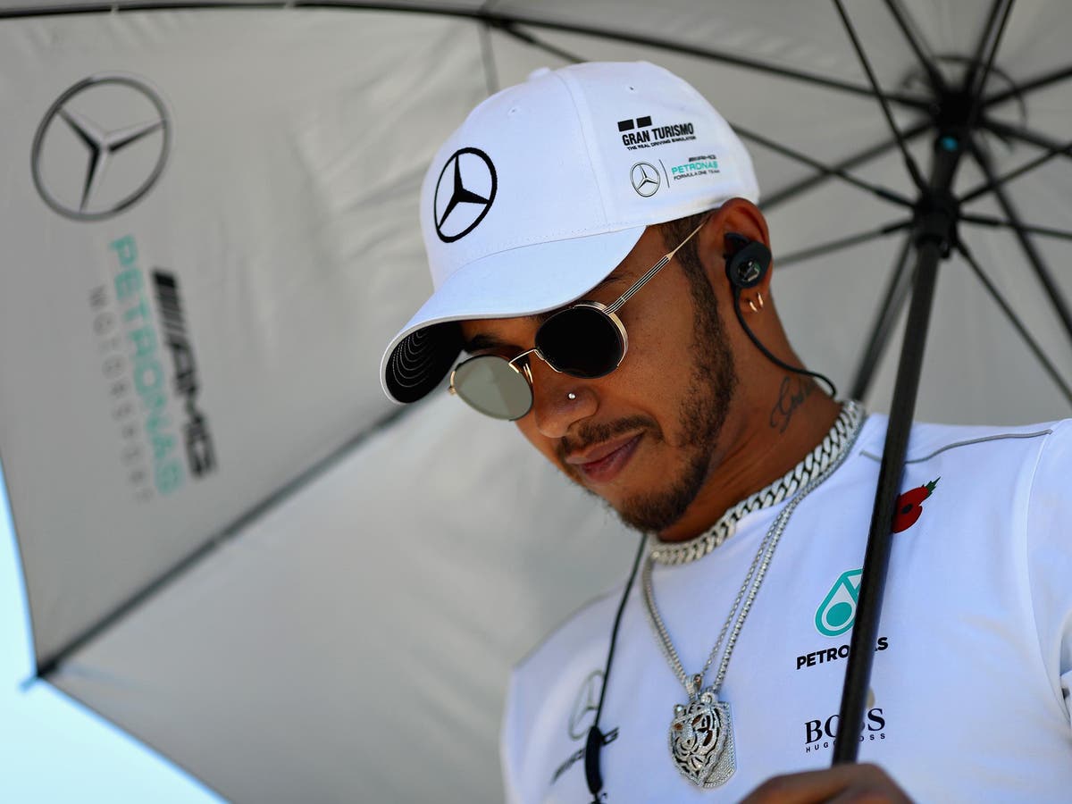 Lewis Hamilton risks controversy after appearing to support 'grid girls ...