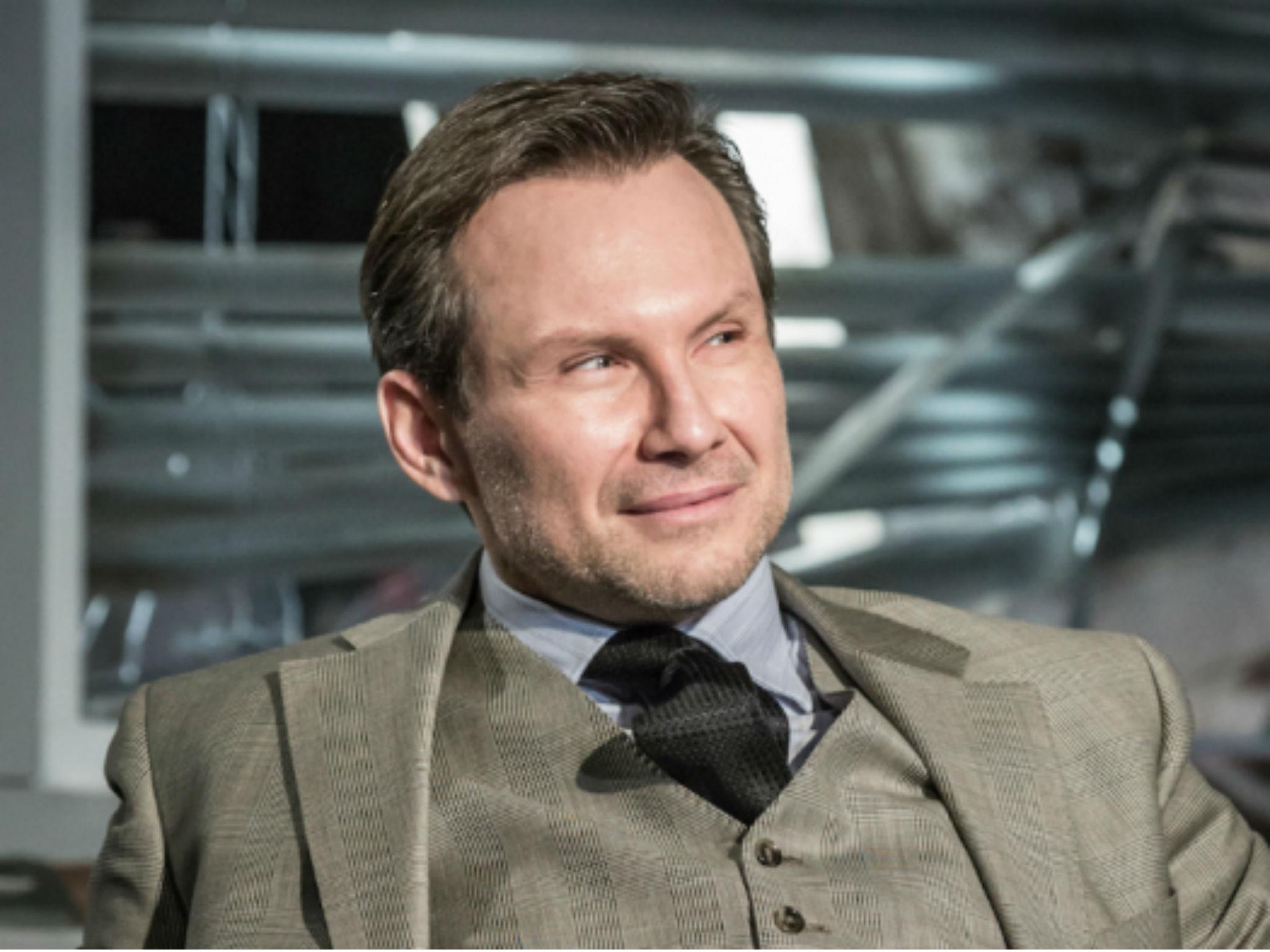 Christian Slater has a sliver-tongued slipperiness as Roma in ‘Glengarry Glen Ross’ at the Playhouse Theatre
