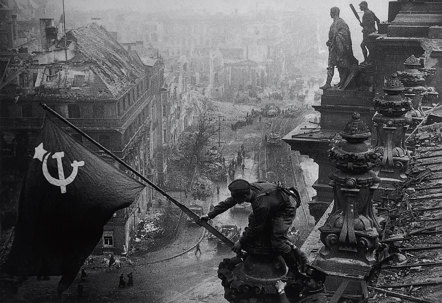 &#13;
Yevgeny Khaldei, ‘Soviet soldiers raising the red flag over the Reichstag’, May 1945 (The David King Collection at the Tate)&#13;