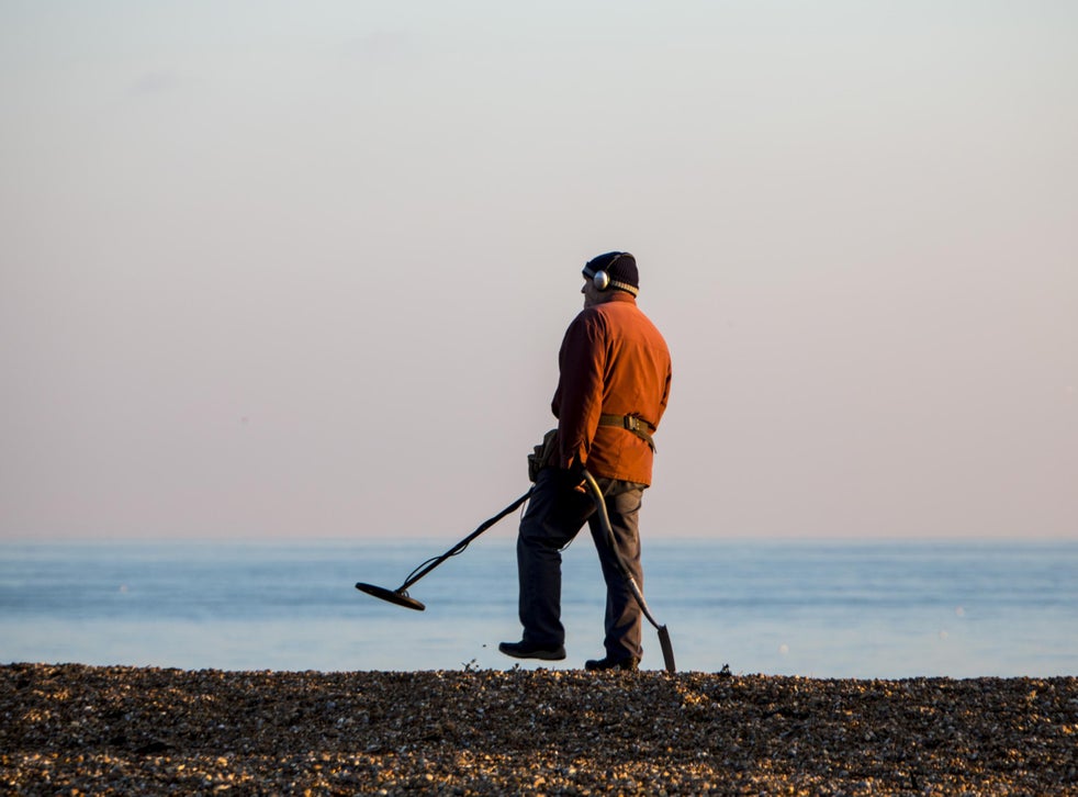Real Life Detectorists The Metal Hunters Who Are Digging Up A Treasure Trove Of British History The Independent The Independent