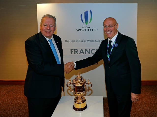 World Rugby chairman Bill Beaumont chakes hands with France 2023's Bernard Laporte