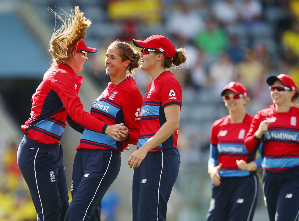 Jenny Gunn took four wickets as England beat Australia in the second Ashes T20