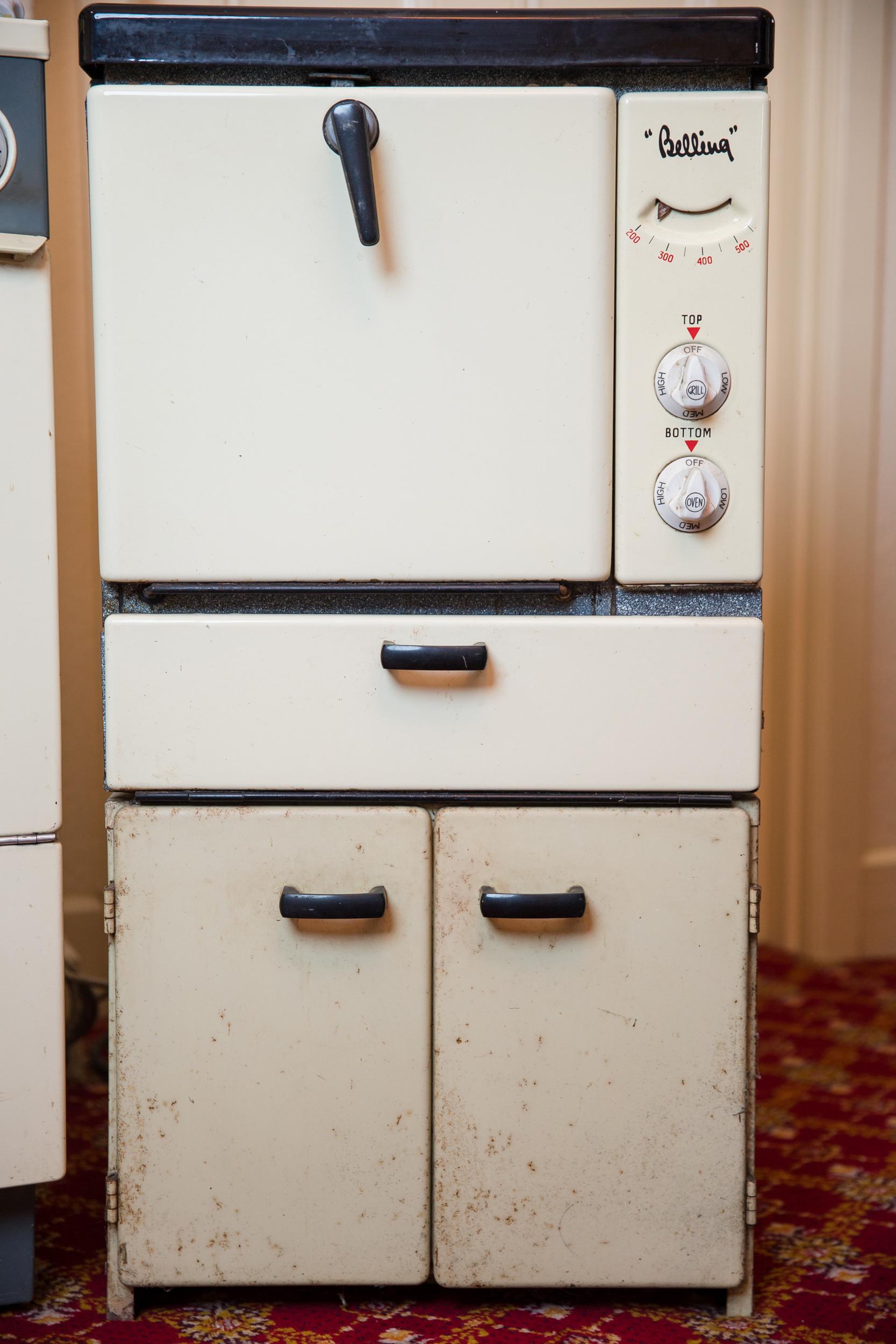 This is incredible - household appliances of the 50s continue to work This is incredible - household appliances of the 50s continue to work