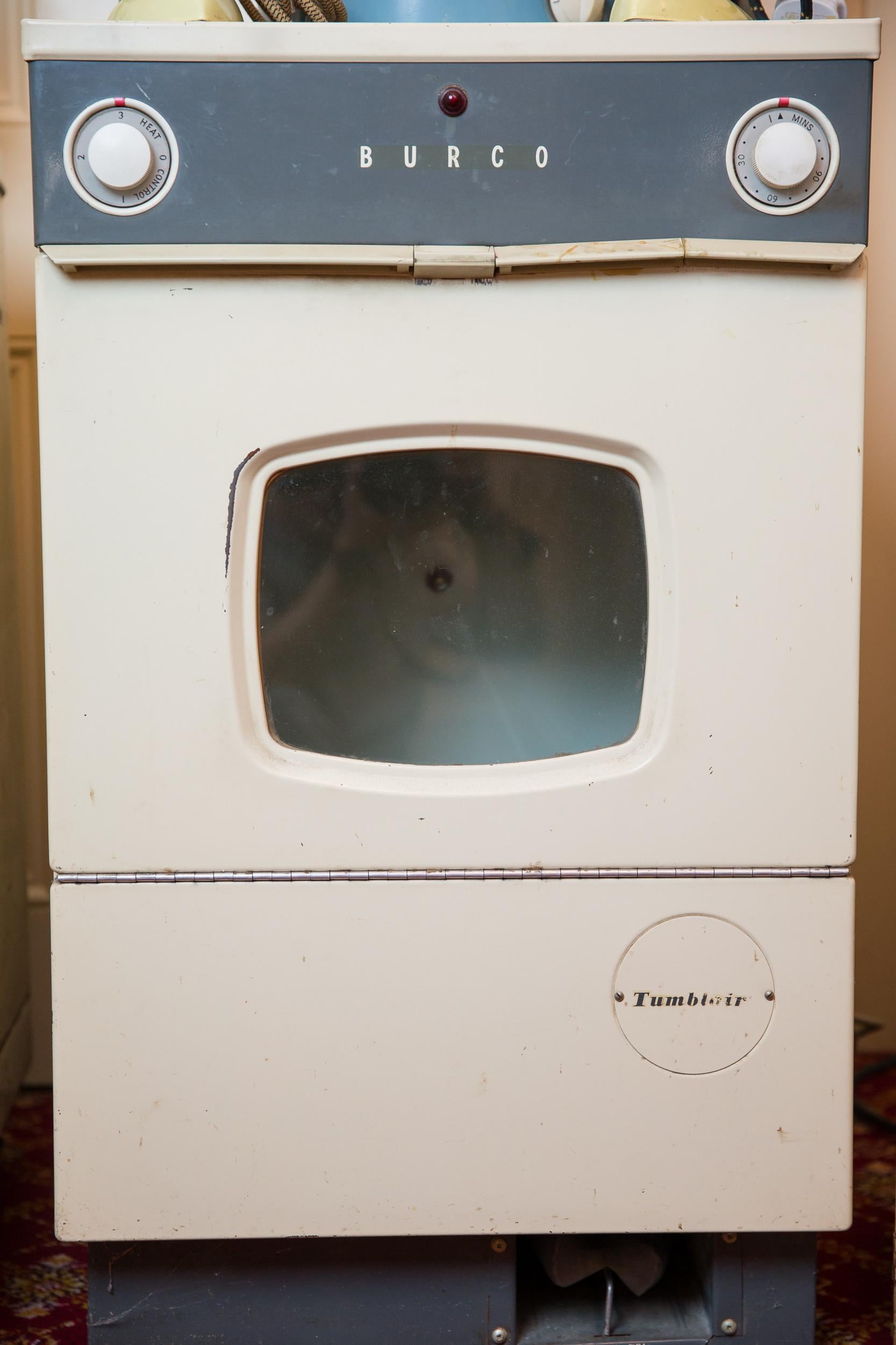 This is incredible - household appliances of the 50s continue to work This is incredible - household appliances of the 50s continue to work