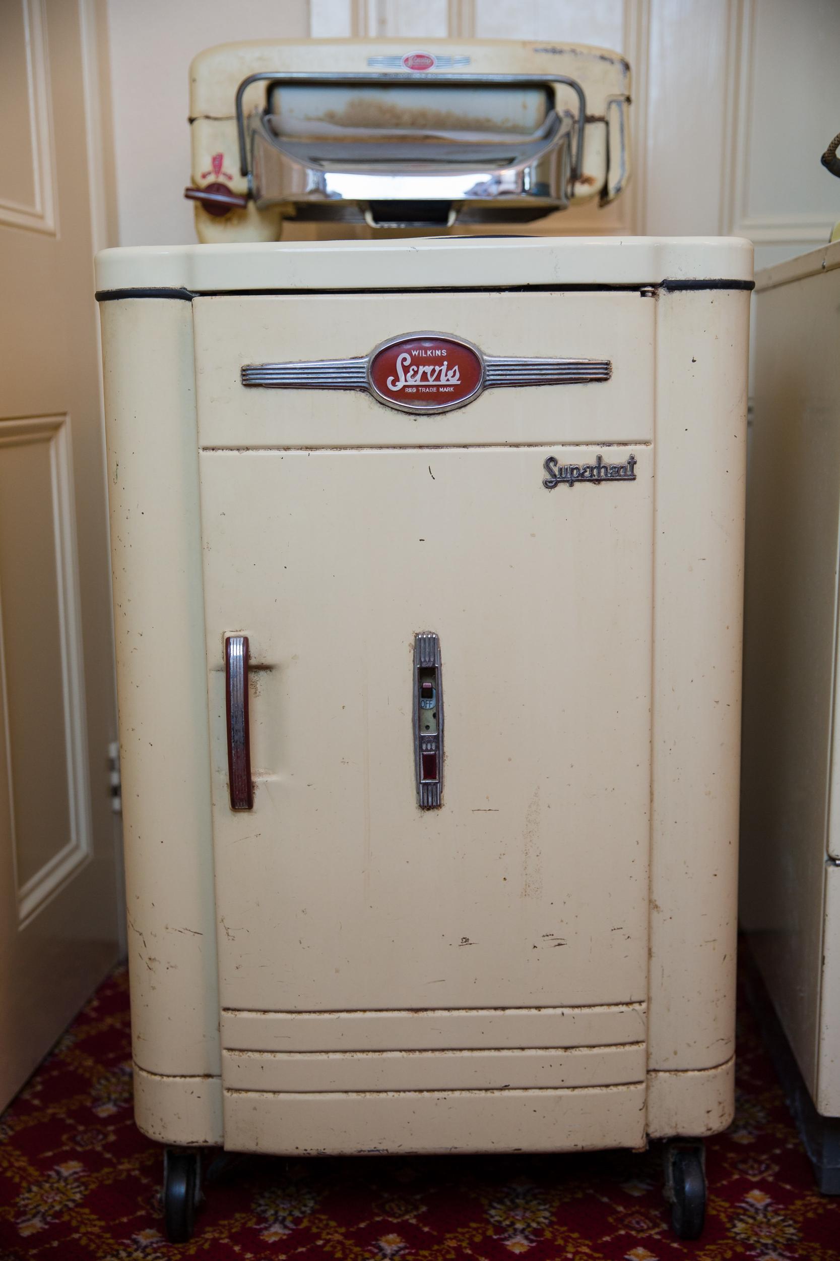 This is incredible - household appliances of the 50s continue to work This is incredible - household appliances of the 50s continue to work