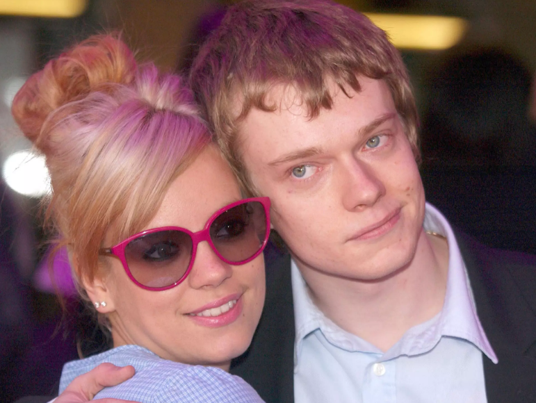 Real life siblings Lily and Alfie Allen in 2008