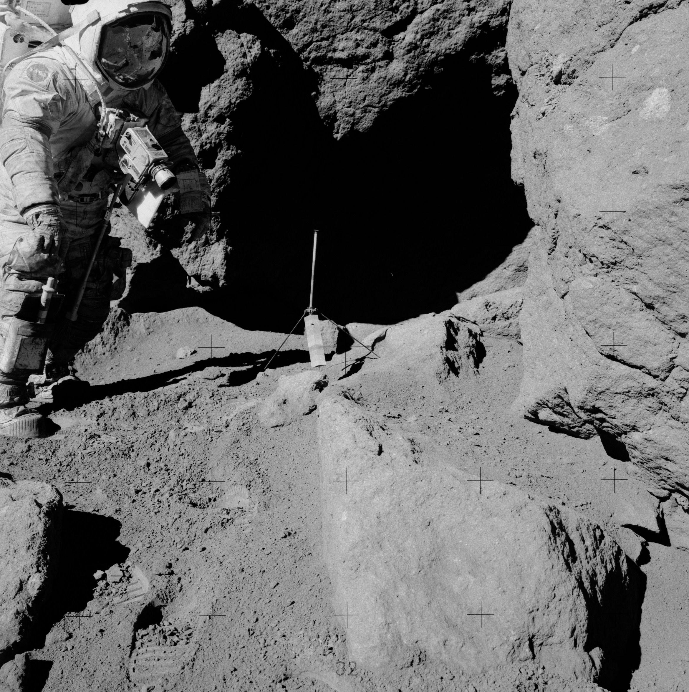 Teóricos da conspiração acham que viram algo muito estranho na foto da aterrissagem do homem na Lua