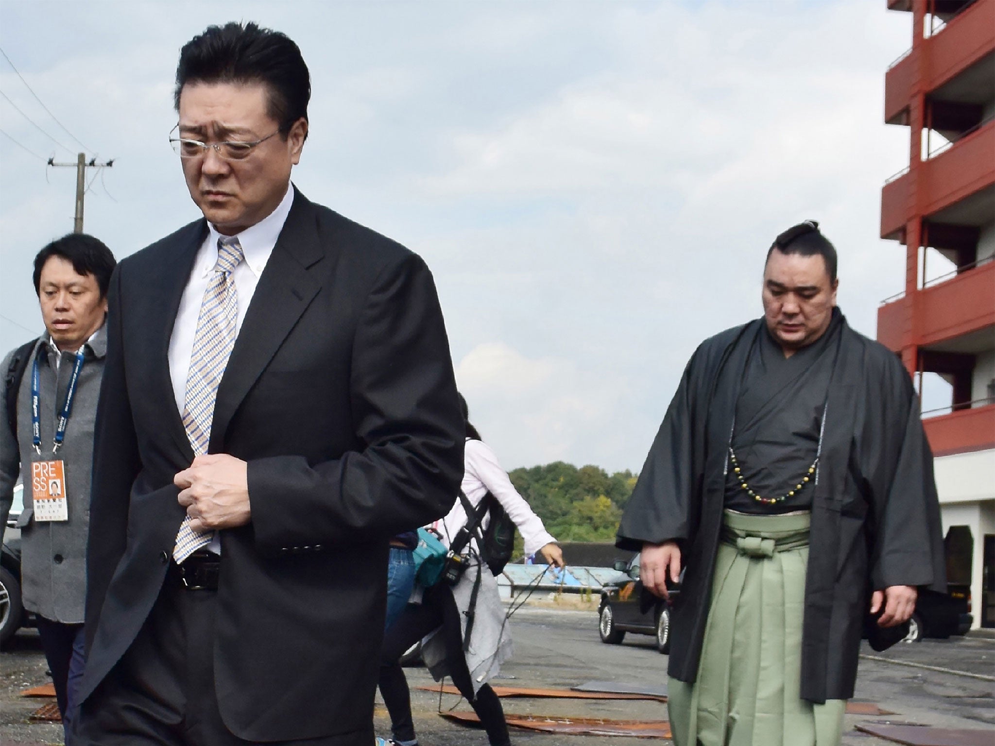 Harumafuji (R) and stable master Isegahama (L) in Tagawa city, Fukuoka prefecture to apologise to Mongolian wrestler Takanoiwa Yoshimori