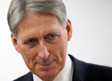 Hammond urges Tory rebels to 'stick with' May amid Brexit infighting