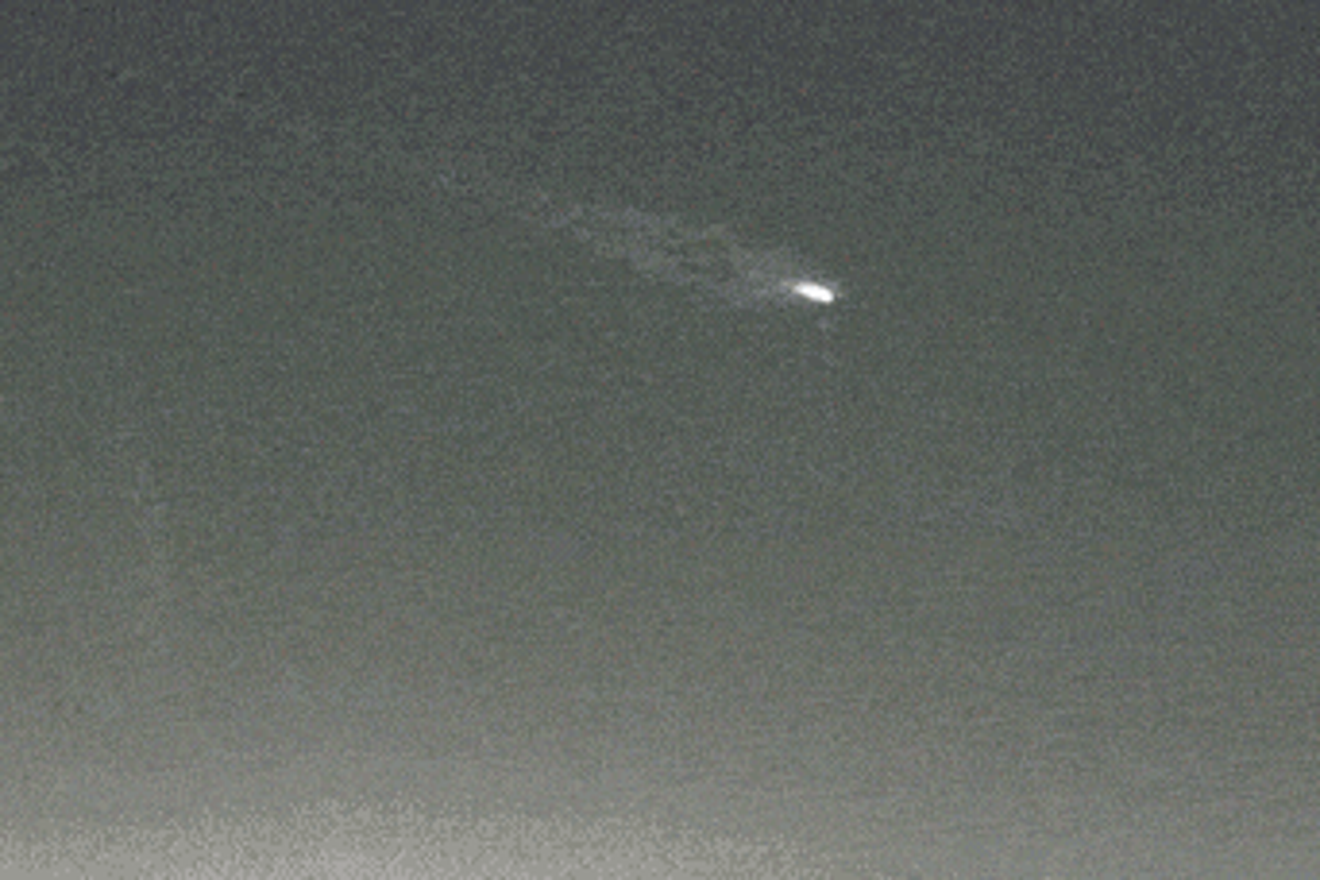 Bright object shoots through sky as plane lands at Heathrow airport ...